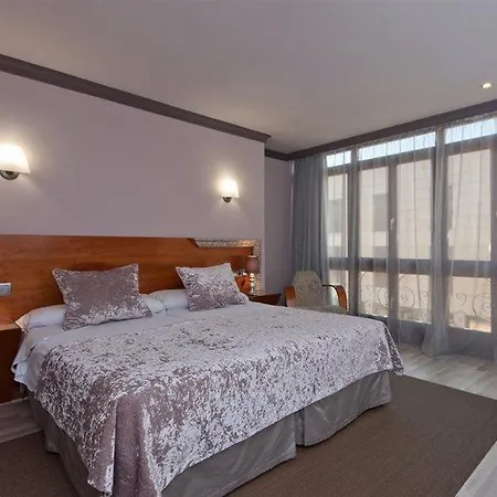 Hotel Vetusta 3*