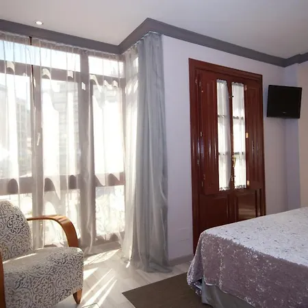 Szálloda Vetusta Oviedo