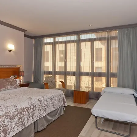 Szálloda Vetusta Oviedo