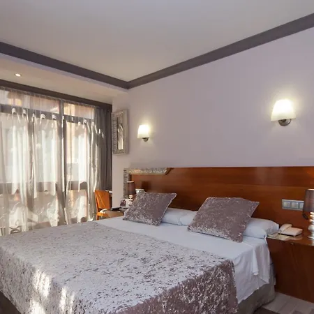 Szálloda Vetusta Oviedo