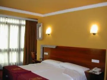 Szálloda Vetusta Oviedo