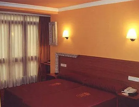 Szálloda Vetusta Oviedo