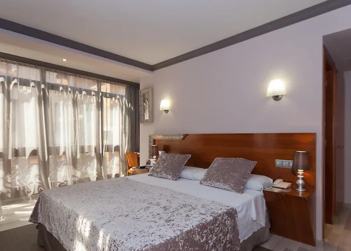 Szálloda Vetusta Oviedo