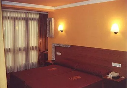 Szálloda Vetusta Oviedo